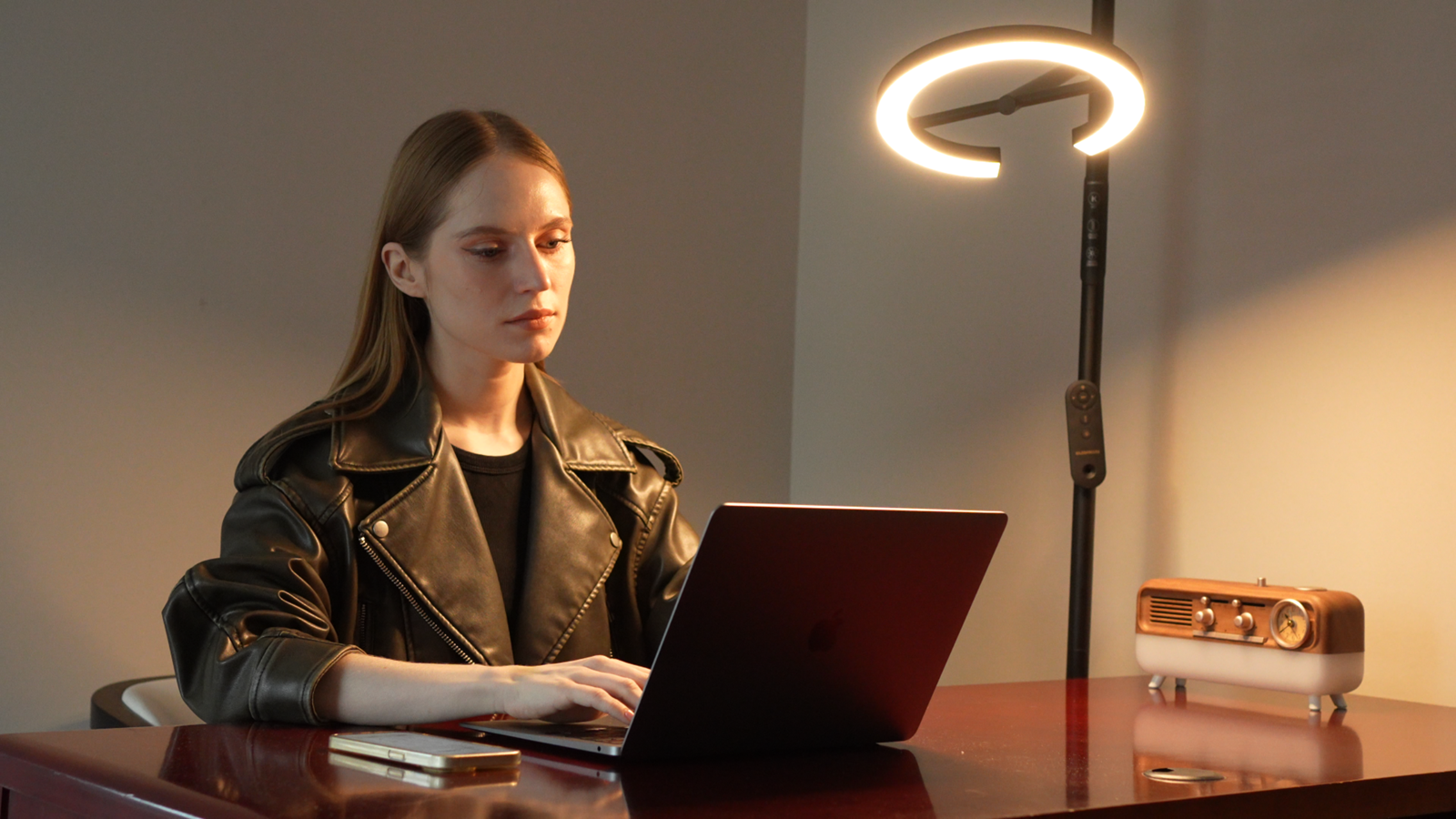 Enhance Your Workspace with a Smart Floor Lamp for Home Office – Glowrium